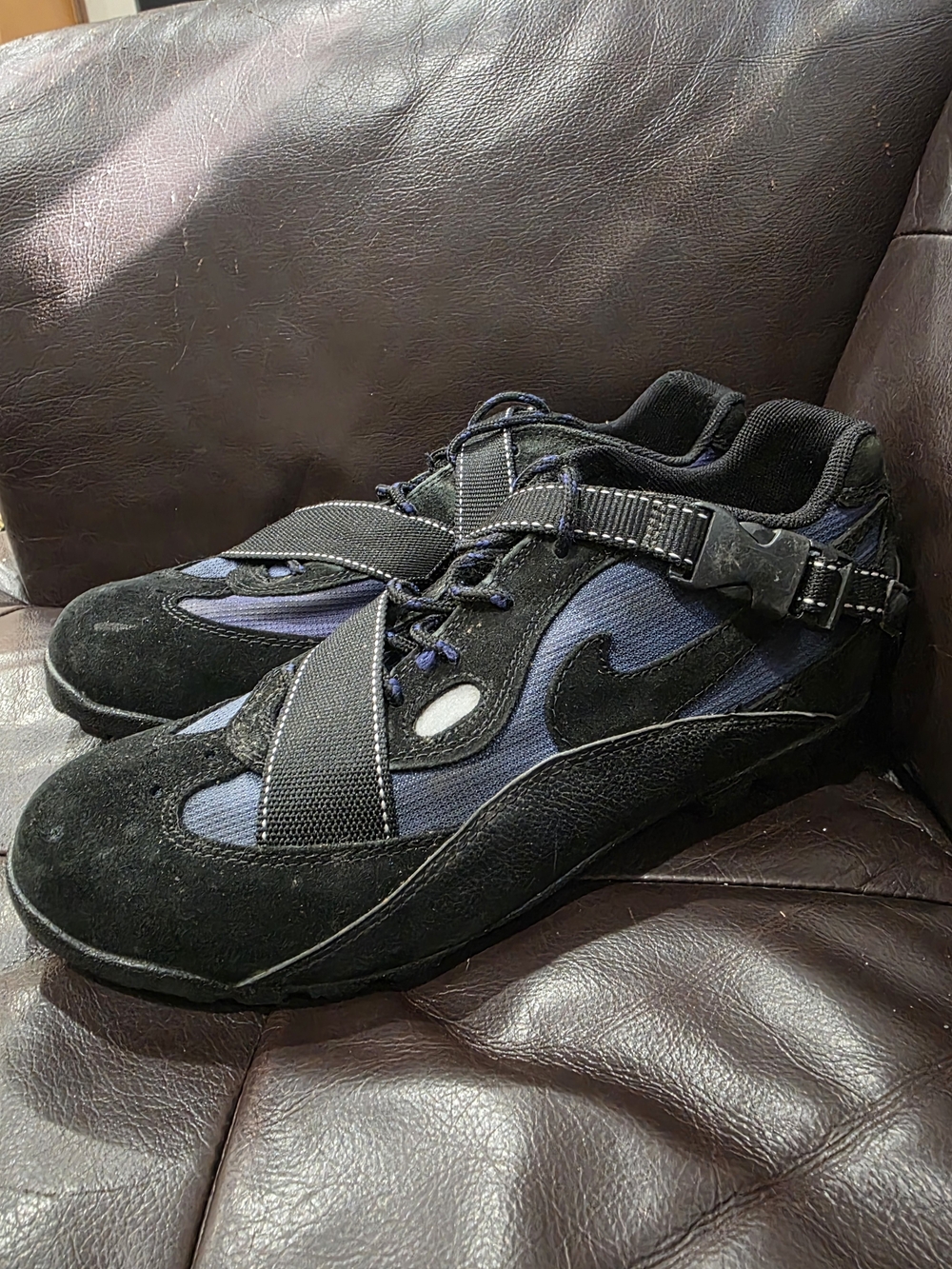Nike Men's Black and Navy Strap Athletic Mountain Bike Sneakers